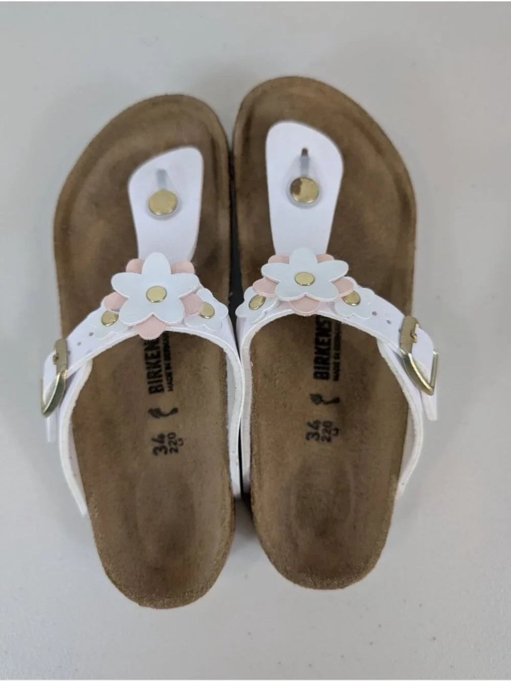 Birkenstock Gizeh flower kid's sandals with white thong feature size 3